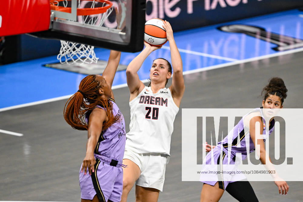 ATLANTA, GA - OCTOBER 24: Atlanta guard Isobel Borlase (20) shoots the ball during Game Four of the WNBA, Basketball Damen, USA finals between the Golden State Valkyries and the Atlanta Dream on October 24th, 2026 at State Farm Arena in Atlanta, GA. (Photo by Rich von Biberstein Icon Sportswire) WNBA: OCT 24 Finals Golden State Valkyries at Atlanta Dream Icon261024018