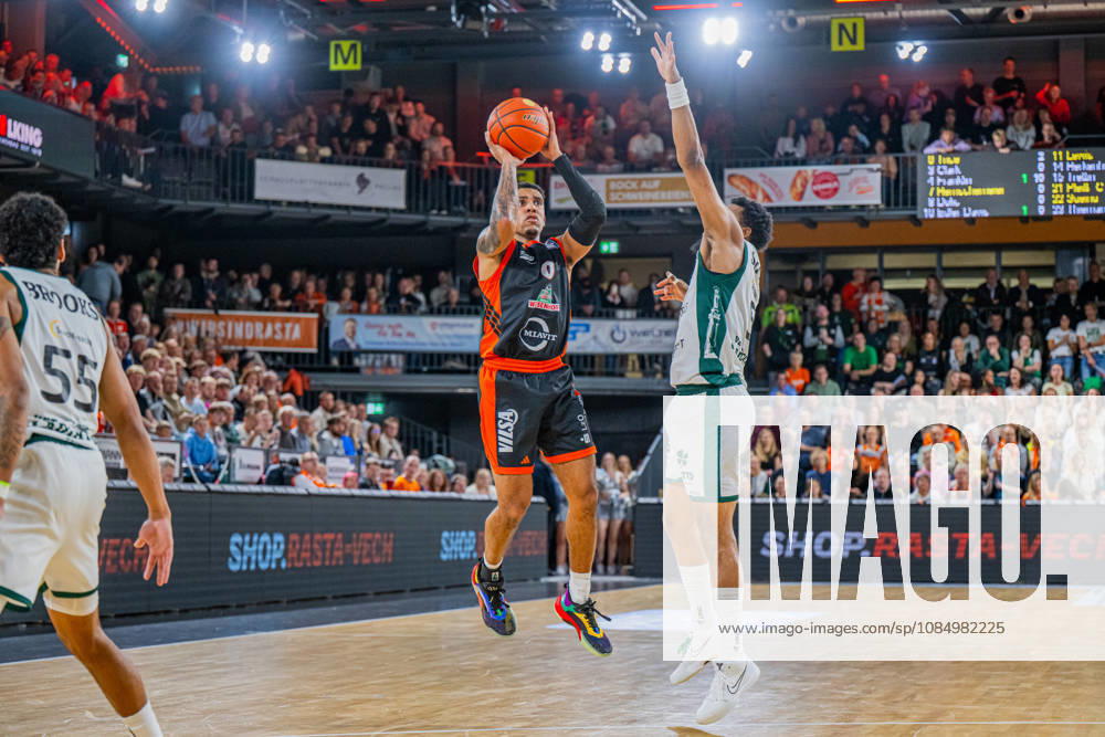 1 Basketball Bundesliga, easyCredit BBL, 2026–2027 Season, Men s Division, Regular Season, Matchday 6, October 24, 2026, RASTA Vechta vs. VET CONCEPT Gladiators Trier D Mitrik Trice 0 RASTA Vechta taking a jump shot at the Vechta RASTA Dome in Lower Saxony, Germany