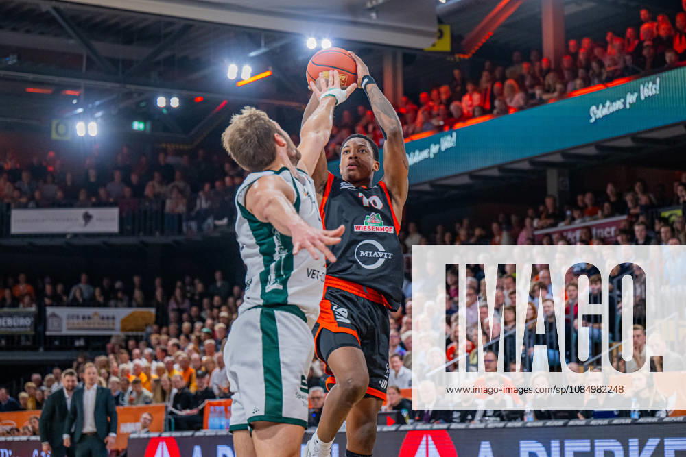 1st Basketball Bundesliga, easyCredit BBL, 2026–2027 Season, Men s Division, Regular Season, Matchday 6, October 24, 2026, RASTA Vechta vs. VET CONCEPT Gladiators Trier, Justin Edler Davis 10, RASTA Vechta taking a jump shot, Vechta RASTA Dome, Lower Saxony, Germany