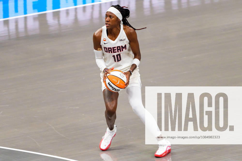 Golden State Valkyries v Atlanta Dream ATLANTA, GA - OCTOBER 24: Rhyne Howard 10 of the Atlanta Dream shoots the ball during a game four of the WNBA, Basketball Damen, USA Finals between Golden State Valkyries and Atlanta Dream at State Farm Arena on October 24, 2026 in Atlanta, Georgia. Atlanta State Farm Arena GA United States