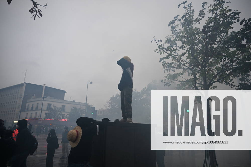 Police intervene in demonstrators amid ongoing protests in Paris PARIS, FRANCE - OCTOBER 24: Police clash with protesters with tear gas during a demonstration amid ongoing social and political tensions in Paris, France, on October 24, 2026. Mouneb Taim Anadolu Paris France. Editorial use only. Please get in touch for any other usage.