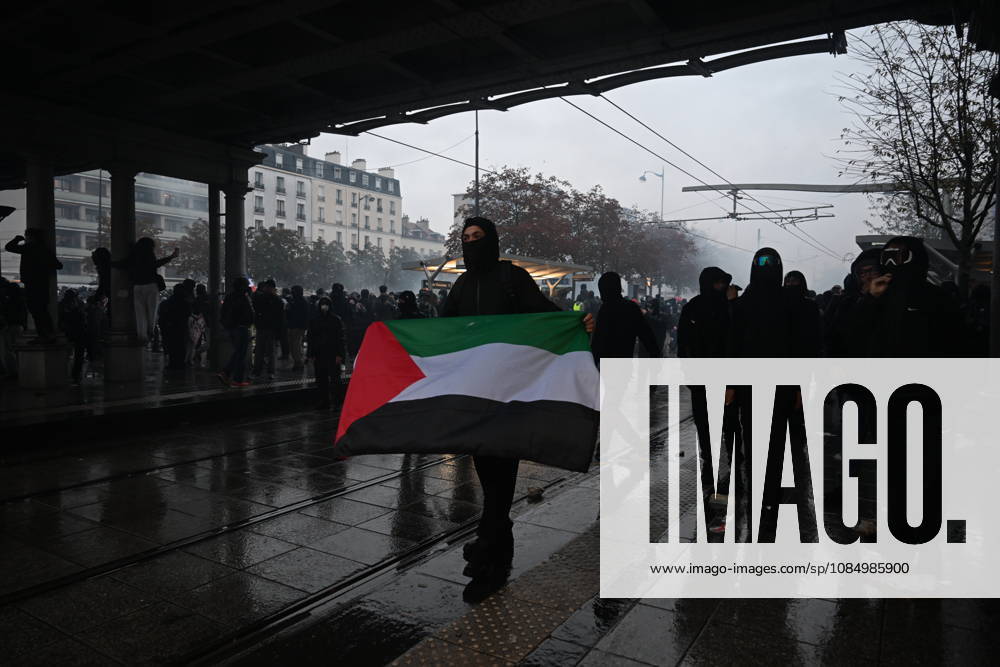 Police intervene in demonstrators amid ongoing protests in Paris PARIS, FRANCE - OCTOBER 24: Police clash with protesters with tear gas during a demonstration amid ongoing social and political tensions in Paris, France, on October 24, 2026. Mouneb Taim Anadolu Paris France. Editorial use only. Please get in touch for any other usage.