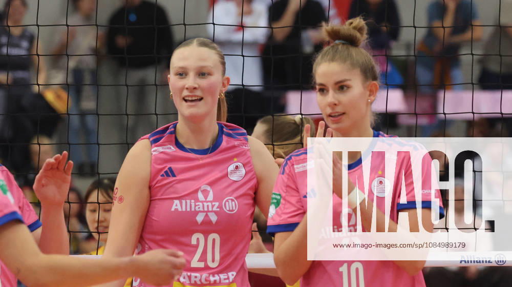 Stuttgart, DEKRA Bundesliga Volleyball: Allianz MTV Stuttgart vs. VfB Suhl LOTTO Thüringen; from left: Marie Steinhilber, Pia Kästner, Stgt