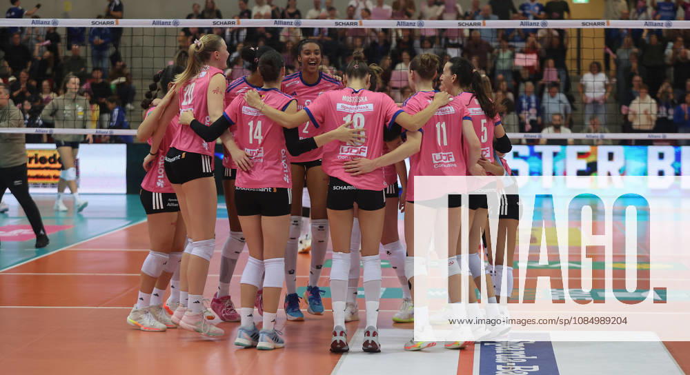 Stuttgart, DEKRA Bundesliga Volleyball: Allianz MTV Stuttgart vs. VfB Suhl LOTTO Thüringen, Cheers in Stuttgart