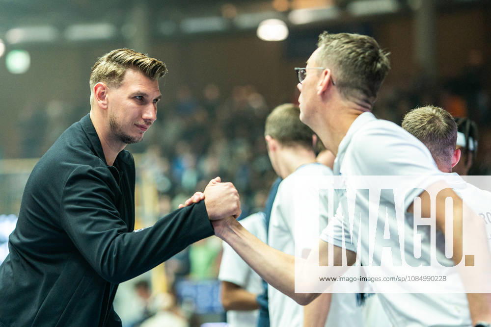 Florian Flabb of the Hakro Merlins Crailsheim, head coach, with team doctor Klaus Boehme before the game, GER, Hakro Merlins Crailsheim vs. Eisbären Bremerhaven, basketball, 2nd Basketball Bundesliga ProA, men s, Matchday 6, 2026–2027 season, October 24, 2026, GER, Hakro Merlins Crailsheim vs. Eisbären Bremerhaven, Basketball, 2nd Basketball Bundesliga ProA, Men, Matchday 6, 2026–2027 season, October 24, 2026, Ilshofen