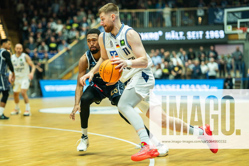 Luc van Slooten of the Hakro Merlins Crailsheim, No. 11, dribbling against Jeremiah Oden of the Eisbären Bremerhaven, No. 25, GER, Hakro Merlins Crailsheim vs. Eisbären Bremerhaven, Basketball, 2nd Basketball Bundesliga ProA, Men s, Matchday 6, 2026–2027 season, October 24, 2026, GER, Hakro Merlins Crailsheim vs. Eisbären Bremerhaven, Basketball, 2nd Basketball Bundesliga ProA, Men’s, Matchday 6, 2026–2027 season, October 24, 2026, Ilshofen