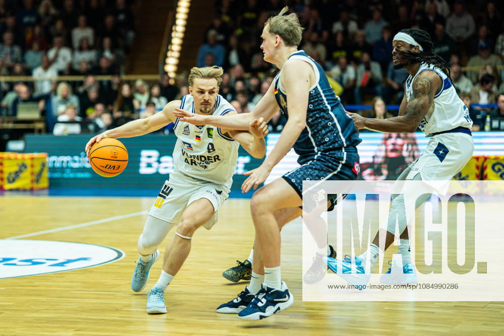 Lucas Mayer of the Hakro Merlins Crailsheim (No. 08) faces off against Lukas Stelmokas of the Eisbären Bremerhaven (No. 14), GER, Hakro Merlins Crailsheim vs. Eisbären Bremerhaven, Basketball, 2nd Basketball Bundesliga ProA, Men s, Matchday 6, 2026–2027 season, October 24, 2026, GER, Hakro Merlins Crailsheim vs. Eisbären Bremerhaven, Basketball, 2nd Basketball Bundesliga ProA, Men’s, Matchday 6, 2026–2027 season, October 24, 2026, Ilshofen