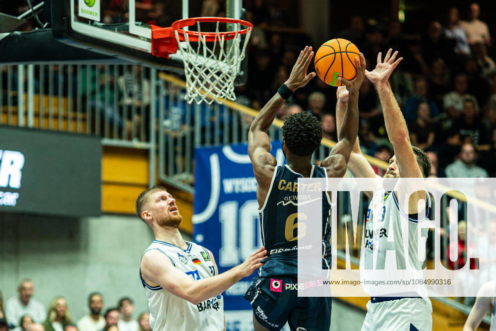 Carlos Deshawn Carter of Eisbaeren Bremerhaven, No. 06, prevails over Hendrik Helge Drescher of Hakro Merlins Crailsheim, No. 09, and Luc van Slooten of Hakro Merlins Crailsheim, No. 11, GER, Hakro Merlins Crailsheim vs. Eisbären Bremerhaven, Basketball, 2nd Basketball Bundesliga ProA, Men’s, Matchday 6, 2026–2027 Season, October 24, 2026, GER, Hakro Merlins Crailsheim vs. Eisbären Bremerhaven, Basketball, 2nd Basketball Bundesliga ProA, Men’s, Matchday 6, 2026–2027 Season, October 24, 2026, Ilshofen