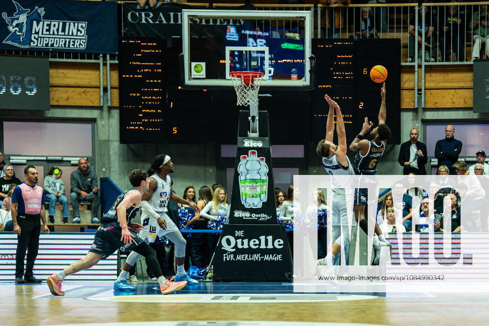 Carlos Deshawn Carter (Eisbaeren Bremerhaven), No. 06, facing off against Hendrik Helge Drescher (Hakro Merlins Crailsheim), No. 09, GER, Hakro Merlins Crailsheim vs. Eisbaeren Bremerhaven, Basketball, 2nd Basketball Bundesliga ProA, Men s, Matchday 6, 2026–2027 season, October 24, 2026, GER, Hakro Merlins Crailsheim vs. Eisbären Bremerhaven, Basketball, 2nd Basketball Bundesliga ProA, Men’s, Matchday 6, 2026–2027 season, October 24, 2026, Ilshofen