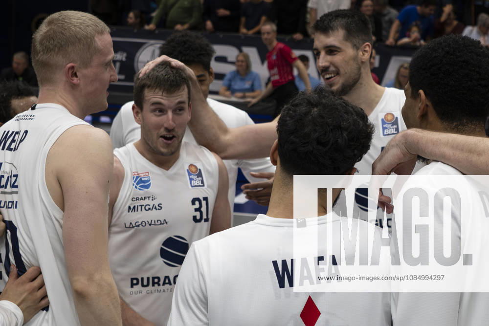 EasyCredit Basketball Bundesliga 2026–2027: Syntainics MBC vs. Rostock Seawolves, Weissenfels, Germany, October 24, 2026. Pictured from left: Collin Welp (Weissenfels), Spencer Reaves (Weissenfels), and Jure Planinic (Weissenfels). Celebrations at the end of the game, final celebration, emotion, joy, Weissenfels City Hall, Weissenfels, Saxony-Anhalt, Germany