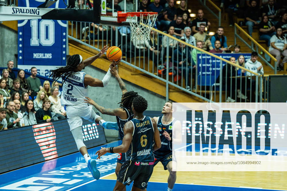 Courtney Alexander of the Hakro Merlins Crailsheim, No. 02, breaks through a defense of several Eisbären Bremerhaven players, GER, Hakro Merlins Crailsheim vs. Eisbären Bremerhaven, Basketball, 2nd Basketball Bundesliga ProA, Men s, Matchday 6, 2026–2027 season, October 24, 2026, GER, Hakro Merlins Crailsheim vs. Eisbären Bremerhaven, Basketball, 2nd Basketball Bundesliga ProA, Men’s, Matchday 6, 2026–2027 season, October 24, 2026, Ilshofen