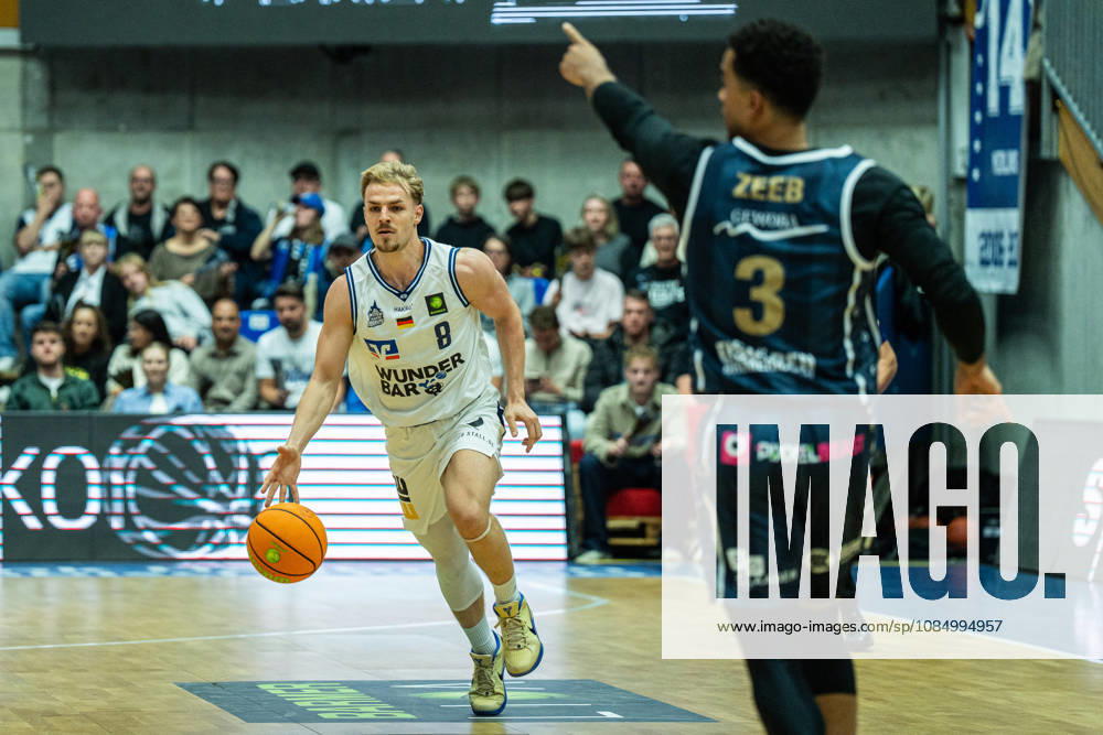 Lucas Mayer of the Hakro Merlins Crailsheim, No. 08, with the ball; in the foreground, Garai Zeeb of the Eisbären Bremerhaven, No. 03, GER, Hakro Merlins Crailsheim vs. Eisbären Bremerhaven, Basketball, 2nd Basketball Bundesliga ProA, Men s, Matchday 6, 2026–2027 season, October 24, 2026, GER, Hakro Merlins Crailsheim vs. Eisbären Bremerhaven, Basketball, 2nd Basketball Bundesliga ProA, Men’s, Matchday 6, 2026–2027 season, October 24, 2026, Ilshofen