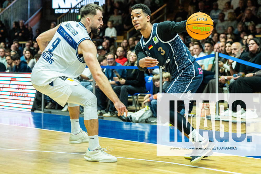 Garai Zeeb (Eisbaeren Bremerhaven, 03) defeats Hendrik Helge Drescher (Hakro Merlins Crailsheim, 09), GER, Hakro Merlins Crailsheim vs. Eisbaeren Bremerhaven, Basketball, 2nd Basketball Bundesliga ProA, Men s, Matchday 6, 2026–2027 season, October 24, 2026, GER, Hakro Merlins Crailsheim vs. Eisbären Bremerhaven, Basketball, 2nd Basketball Bundesliga ProA, Men’s, Matchday 6, 2026–2027 season, October 24, 2026, Ilshofen