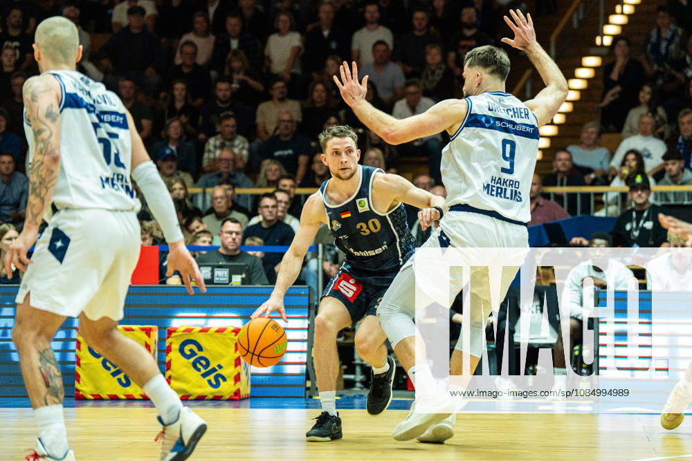 Vincent Friederici (Eisbaeren Bremerhaven, 30) defeats Hendrik Helge Drescher (Hakro Merlins Crailsheim, 09), GER, Hakro Merlins Crailsheim vs. Eisbaeren Bremerhaven, Basketball, 2 Basketball Bundesliga ProA, Men s, Matchday 6, 2026–2027 season, October 24, 2026, GER, Hakro Merlins Crailsheim vs. Eisbaeren Bremerhaven, Basketball, 2nd Basketball Bundesliga ProA, Men’s, Matchday 6, 2026–2027 season, October 24, 2026, Ilshofen