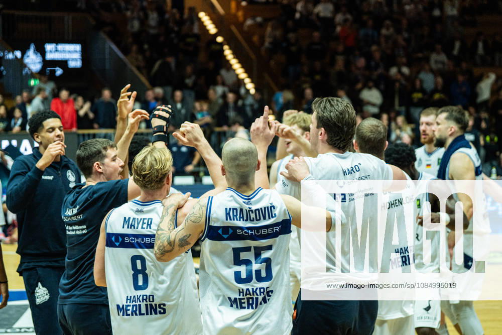 Players and staff of the Hakro Merlins Crailsheim celebrate their victory after the game, GER, Hakro Merlins Crailsheim vs. Eisbären Bremerhaven, Basketball, 2nd Basketball Bundesliga ProA, Men, Matchday 6, 2026–2027 season, October 24, 2026, GER, Hakro Merlins Crailsheim vs. Eisbären Bremerhaven, Basketball, 2nd Basketball Bundesliga ProA, Men’s, Matchday 6, 2026–2027 season, October 24, 2026, Ilshofen