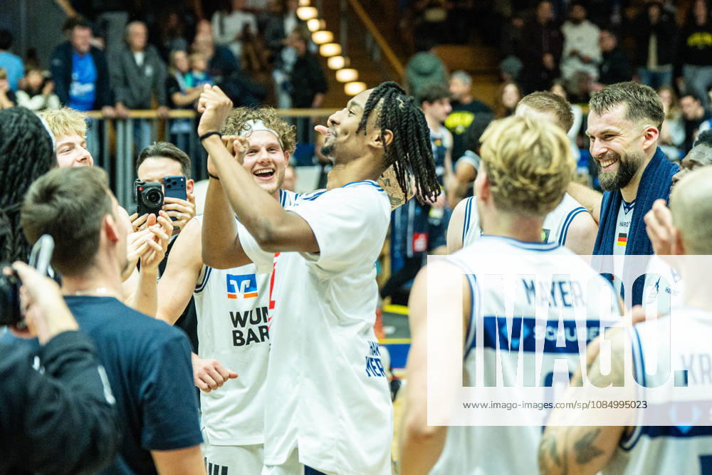 Players and staff of the Hakro Merlins Crailsheim celebrate their victory after the game; in the center is Peyton Kennedy Gerald, Hakro Merlins Crailsheim, 13, GER, Hakro Merlins Crailsheim vs. Eisbären Bremerhaven, Basketball, 2nd Basketball Bundesliga ProA, Men s, Matchday 6, 2026–2027 season, October 24, 2026, GER, Hakro Merlins Crailsheim vs. Eisbären Bremerhaven, Basketball, 2nd Basketball Bundesliga ProA, Men’s, Matchday 6, 2026–2027 Season, October 24, 2026, Ilshofen