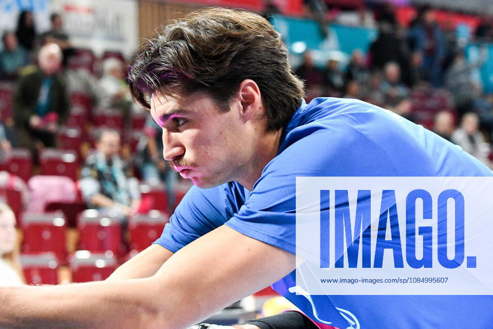 Kyle Paulson, Powervolleys Düren, 1, warming up, still image, action, October 24, 2026, Düren, Germany, volleyball, Men s 1st Bundesliga, regular season, SWD Powervolleys Düren vs. WWK Volleys Munich
