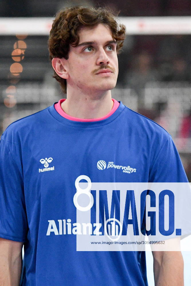 Robin Baghdady, Powervolleys Düren, No. 8 warming up, single frame, action, October 24, 2026, Düren, Germany, volleyball, Men s Bundesliga 1, regular season, SWD Powervolleys Düren vs. WWK Volleys Munich
