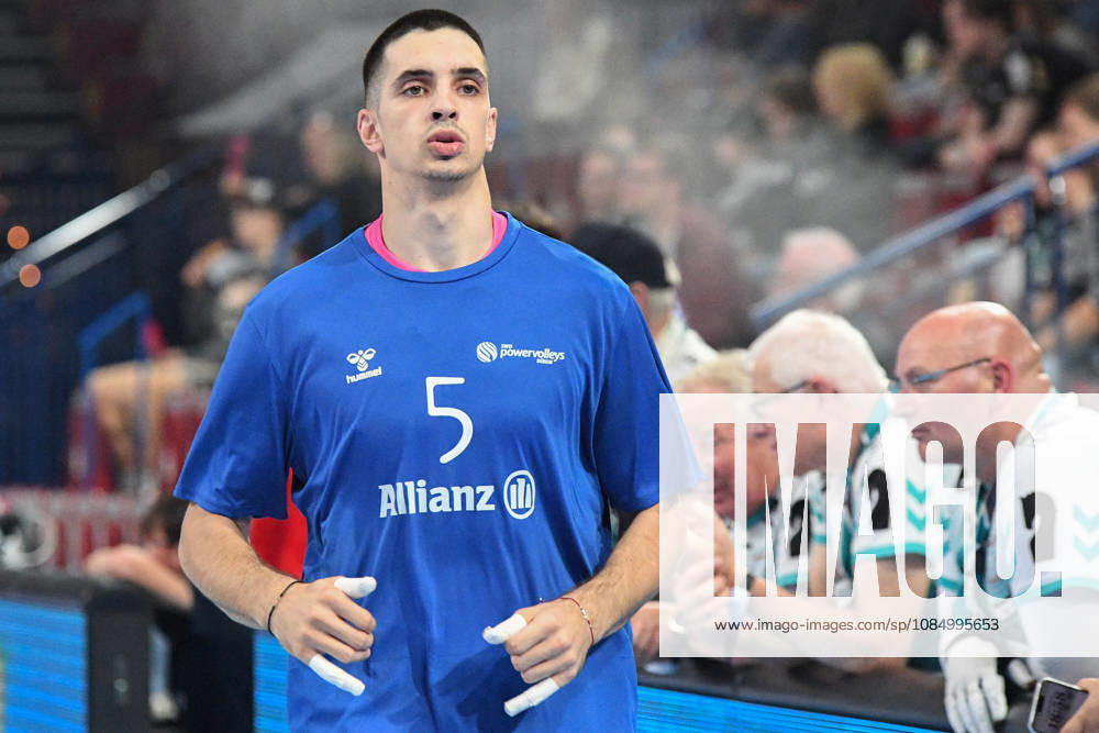 Preslav Petkov, Powervolleys Düren, No. 5, focused during warm-ups, single frame, action, October 24, 2026, Düren, Germany, volleyball, Men s Bundesliga 1, regular season, SWD Powervolleys Düren vs. WWK Volleys Munich