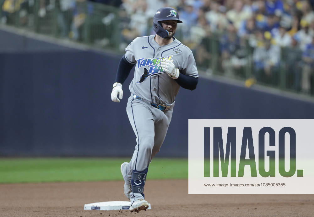 Tampa Bay Rays Liam Hicks (34) runs the bases after hitting a two-run home run against the Milwaukee Brewers in the first inning during game two of the 2026 MLB, Baseball Herren, USA World Series at American Family Field in Milwaukee, Wisconsin, on Saturday, October 24, 2026. MIL20261024714 TANNENxMAURY