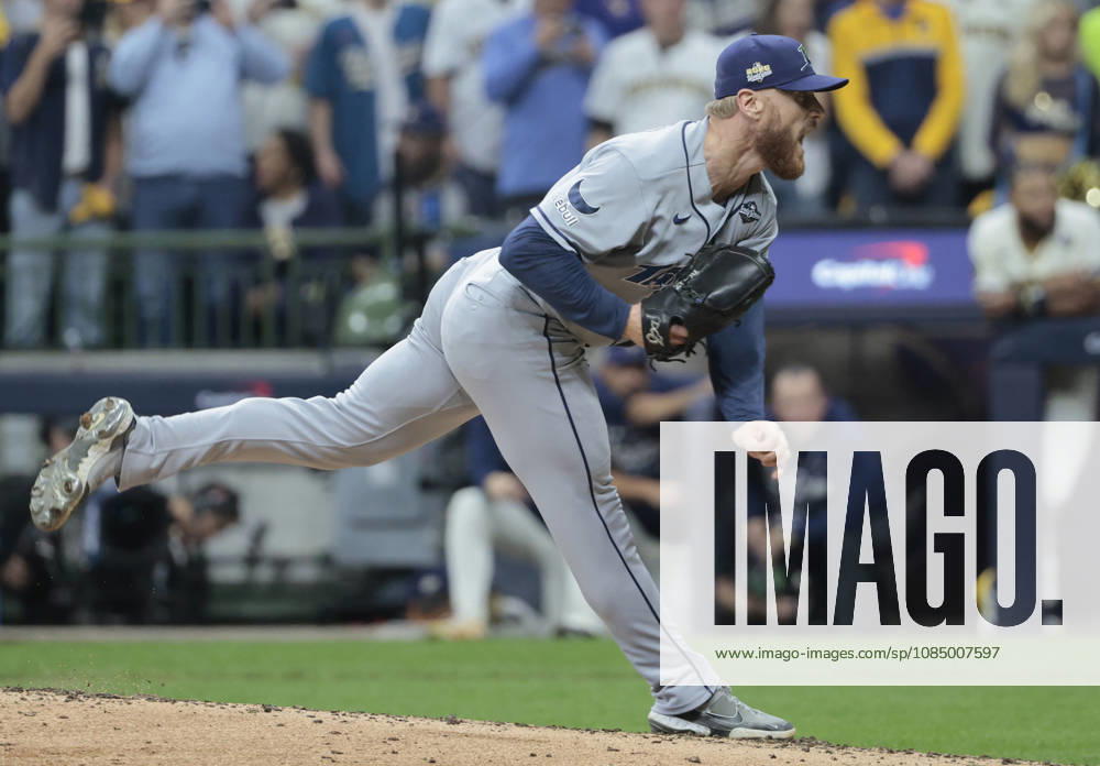 Tampa Bay Rays pitcher Cam Booser (62) throws against the Milwaukee Brewers in the fourth inning during game two of the 2026 MLB, Baseball Herren, USA World Series at American Family Field in Milwaukee, Wisconsin, on Saturday, October 24, 2026. MIL20261024729 TANNENxMAURY