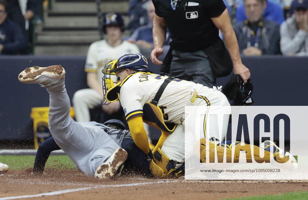 Tampa Bay Rays Liam Hicks (34) is tagged out by Milwaukee Brewers catcher William Contreras (24) as he tries to score on a single by Rays Victor Mesa Jr in the sixth inning during game two of the 2026 MLB, Baseball Herren, USA World Series at American Family Field in Milwaukee, Wisconsin, on Saturday, October 24, 2026. MIL20261024734 TANNENxMAURY