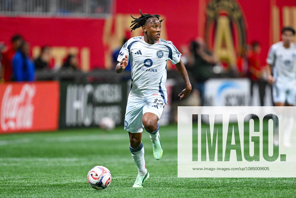 ATLANTA, GA - OCTOBER 24: Puso Dithejane 12 of Chicago dribbles during the MLS, Fussball Herren, USA match between Chicago Fire FC and Atlanta United FC on October 24th, 2026 at Mercedes-Benz Stadium in Atlanta, GA.(Photo by Rich von Biberstein Icon Sportswire) SOCCER: OCT 24 MLS Atlanta United vs Chicago Fire FC Icon261024041