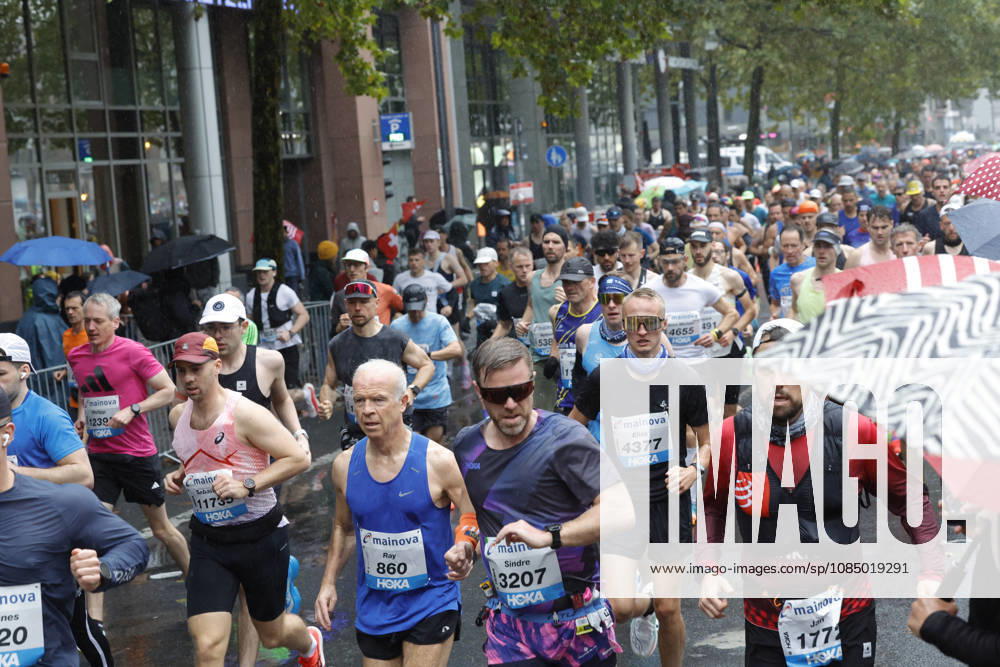 Track and Field 43 Mainova Frankfurt Marathon Start Frankfurt am Main, Hesse, Germany