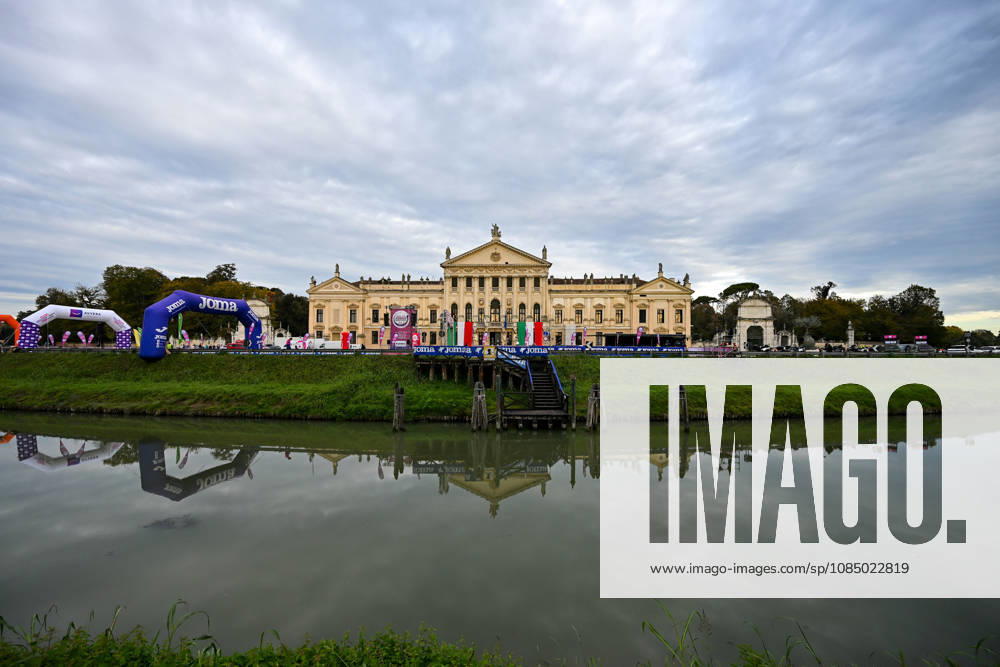 IPA90160948 - General view of the Monumental Royal Villa of Stra during the 40th Venice Marathon in 2026, a marathon race in Venice, Italy, on October 25, 2026
