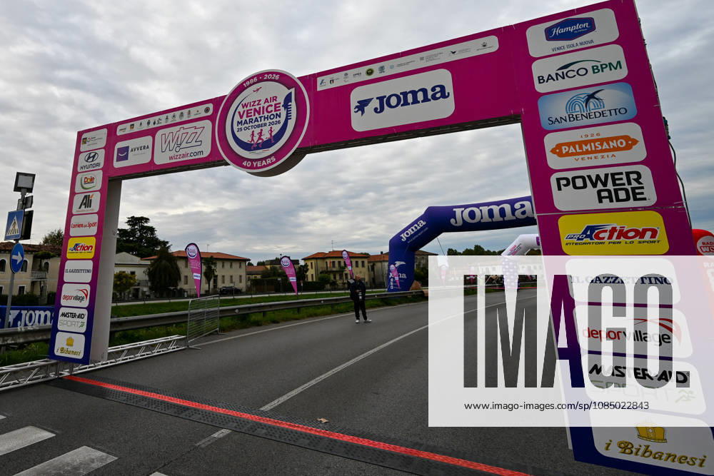 IPA90160933 - Detail of the marathon starting line during the 40th Venice Marathon in 2026, a marathon race in Venice, Italy, on October 25, 2026