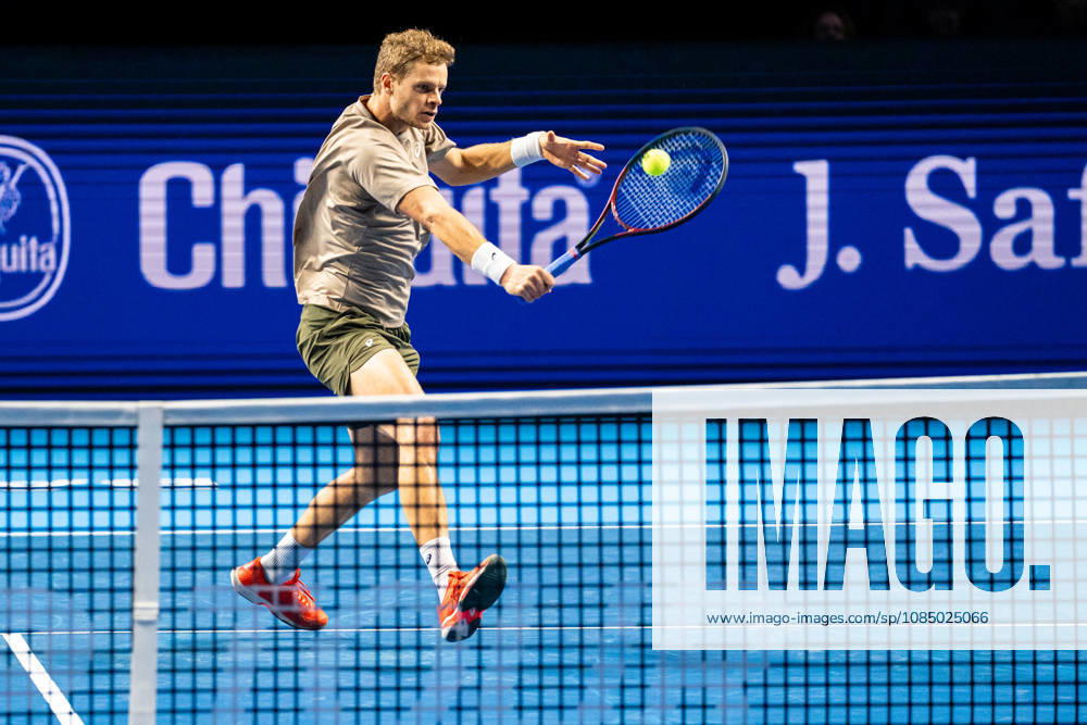 BASEL, SWITZERLAND, OCTOBER 25 Yannick Hanfmann of Germany hits a backhand against Rinky Hijikata of Australia during Day 2 of the Swiss Indoors Basel at St. Jakobshalle on October 25, 2026, in Basel, Switzerland