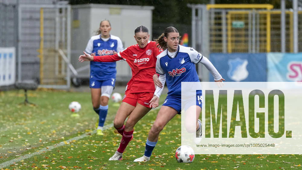 V li Gentiana Fetaj Mainz, 7, Lisa Doorn TSG, 14, tackle, game scene, duel, tackle, tackling, dynamics, action, 25 10 2026, Sinsheim, Hoffenheim, Germany, soccer, Google Pixel Women’s Bundesliga, TSG 1899 Hoffenheim vs. FSV Mainz 05, DFB and DFL regulations prohibit any use of photographs as image sequences and or quasi-video