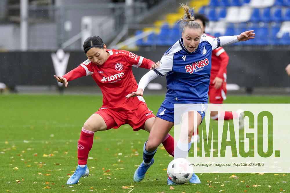 V li Akari Kurishima Mainz, 6, Vanessa Diehm TSG, 6, tackle, game play, duel, tackle, tackling, dynamics, action, 10 25 2026, Sinsheim, Hoffenheim, Germany, soccer, Google Pixel Women’s Bundesliga, TSG 1899 Hoffenheim vs. FSV Mainz 05, DFB DFL regulations prohibit any use of photographs as image sequences and or quasi-video
