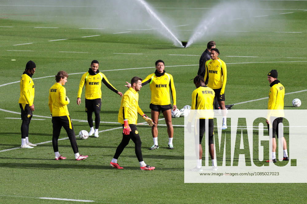 Soccer, Bundesliga 1, Borussia Dortmund Training: Ethan Nwaneri, Jobe Bellingham, Filippo Mane, Borussia Dortmund, Dortmund
