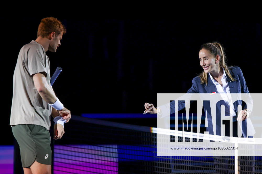 25th October 2026; St. Jakobshalle, Basel, Switzerland; ATP, Tennis Herren Tennis, Swiss Indoors Basel, Day 2; Qualifying final; The chair umpire shows the toss to Yannick Hanfmann of Germany AnthonyxBenoit