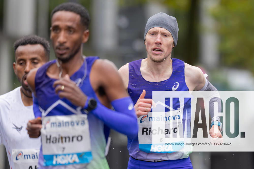 Mainova Frankfurt Marathon 2026: Richard Ringer of Germany has already fallen slightly behind at the 37-kilometer mark. Mainova Frankfurt Marathon on October 25, 2026, in Frankfurt am Main, Frankfurt am Main, Hesse, Germany; Festhalle, race course
