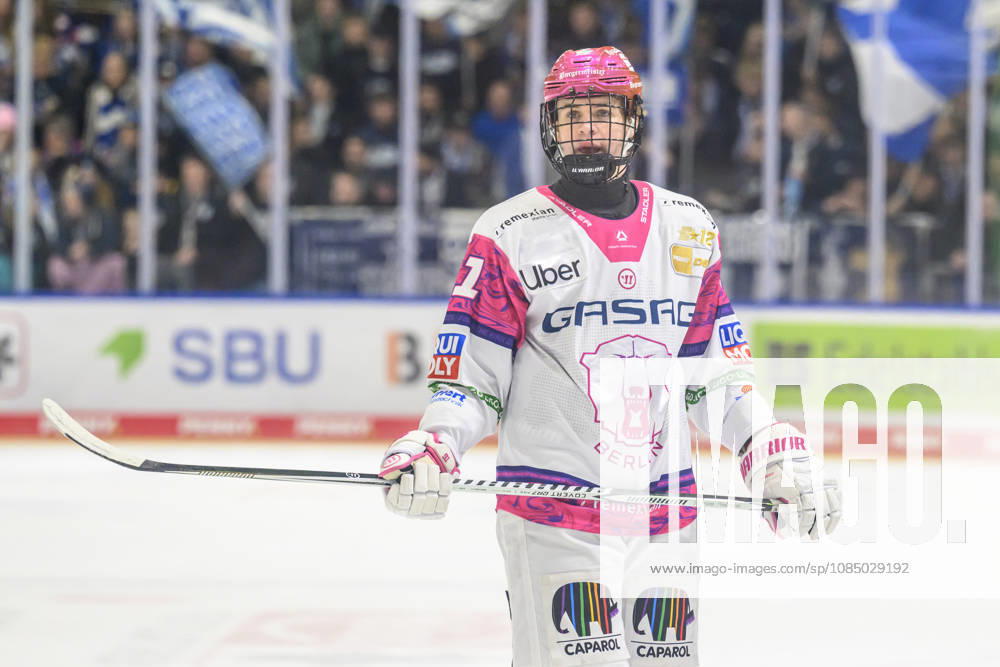 From left: Tobias Krestan, Eisbären Berlin 91, GER, Villingen-Schwenningen, ice hockey, DEL 1, Schwenninger Wild Wings vs. Eisbären Berlin, at the Helios Arena, October 25, 2026,