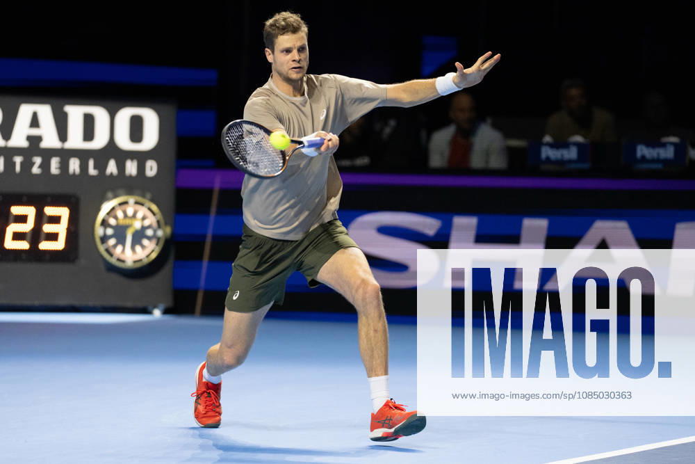 BASEL, SWITZERLAND, OCTOBER 25 Yannick Hanfmann of Germany hits a forehand against Rinky Hijikata of Australia during Day 2 of the Swiss Indoors Basel at St. Jakobshalle on October 25, 2026, in Basel, Switzerland