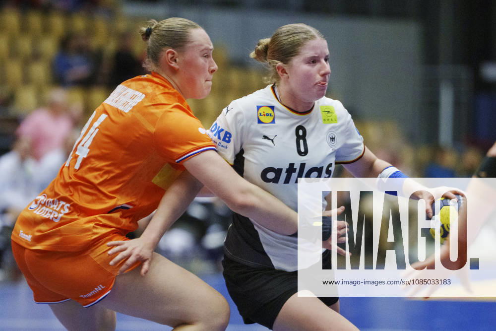 Golden League Women’s Handball: Netherlands vs. Germany. Nina Engel of Germany (No. 8) and Romé Maarschalkerweerd of the Netherlands during the Golden League match between the Netherlands and Germany at SJF Bank Arena in Odense on Sunday, October 25, 2026. Photo by Liselotte Sabroe, Ritzau Scanpix, Odense, Denmark