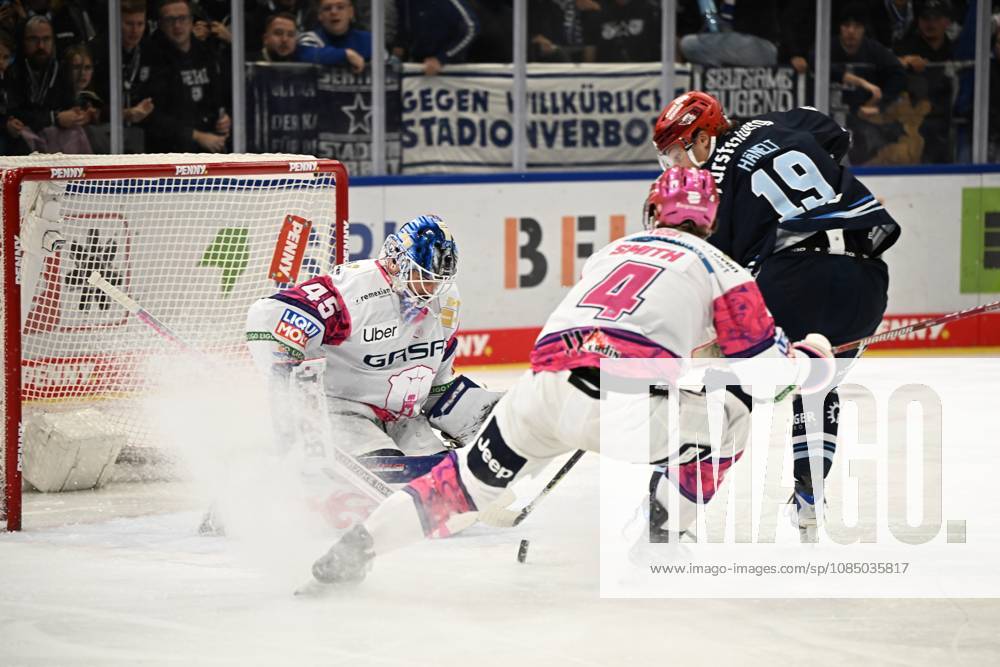 From left to right: Jack LaFontaine, Eisbären Berlin 45; Hakon Haenelt, Schwenninger Wild Wings 19; Adam Smith, Eisbären Berlin 4. Schwenninger Wild Wings vs. Eisbären Berlin, DEL, Regular Season, Matchday 12, 2026–2027 Season, October 25, 2026: Schwenninger Wild Wings vs. Eisbaeren Berlin, DEL, Regular Season, Matchday 12, 2026–2027 Season, October 25, 2026, Schwenningen