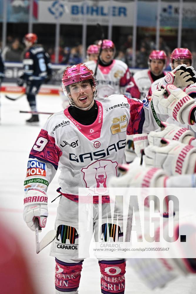 Celebration for Ty Ronning: Eisbären Berlin 9 vs. Schwenninger Wild Wings, DEL, Regular Season, Matchday 12, 2026–2027 Season, October 25, 2026: Schwenninger Wild Wings vs. Eisbaeren Berlin, DEL, Regular Season, Matchday 12, 2026–2027 Season, October 25, 2026, Schwenningen
