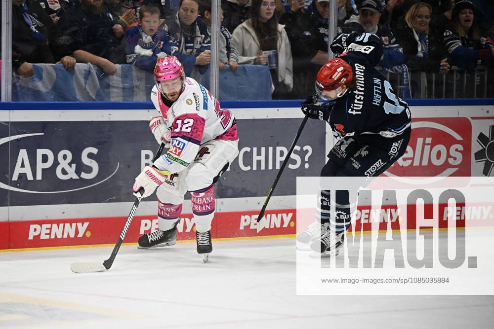 From left to right: Eric Mik (Eisbaeren Berlin) 12, Mirko Hoefflin (Schwenninger Wild Wings) 10. Schwenninger Wild Wings vs. Eisbaeren Berlin, DEL, Regular Season, Matchday 12, 2026–2027 Season, October 25, 2026: Schwenninger Wild Wings vs. Eisbaeren Berlin, DEL, Regular Season, Matchday 12, 2026–2027 Season, October 25, 2026, Schwenningen