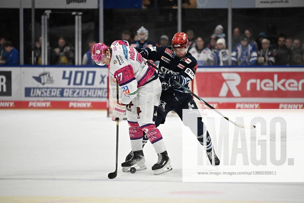 From left to right: Eric Hördler, Eisbären Berlin 77; Will Weber, Schwenninger Wild Wings 78; Schwenninger Wild Wings vs. Eisbären Berlin, DEL, Regular Season, Matchday 12, 2026–2027 Season, October 25, 2026: Schwenninger Wild Wings vs. Eisbaeren Berlin, DEL, Regular Season, Matchday 12, 2026–2027 Season, October 25, 2026, Schwenningen
