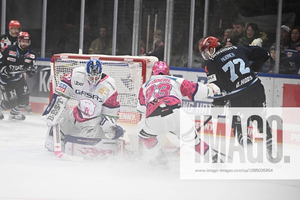 From left to right: Jack LaFontaine (Eisbaeren Berlin 45) stops a shot by Leonhard Pföderl (Eisbaeren Berlin 93) and Niklas Huebner (Schwenninger Wild Wings 72). Schwenninger Wild Wings vs. Eisbaeren Berlin, DEL, Regular Season, Matchday 12, 2026–2027 Season, 20261025 Schwenninger Wild Wings vs. Eisbaeren Berlin, DEL, Regular Season, Matchday 12, 2026–2027 Season, October 25, 2026, Schwenningen