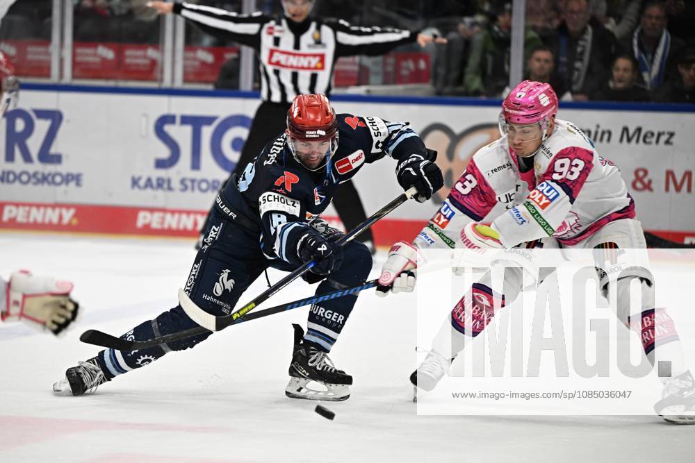 From left to right: Eric Cornel, Schwenninger Wild Wings 18; Leonhard Pföderl, Eisbären Berlin 93; Schwenninger Wild Wings vs. Eisbären Berlin, DEL, Regular Season, Matchday 12, 2026–2027 Season, October 25, 2026 Schwenninger Wild Wings vs. Eisbaeren Berlin, DEL, Regular Season, Matchday 12, 2026–2027 Season, October 25, 2026 Schwenningen