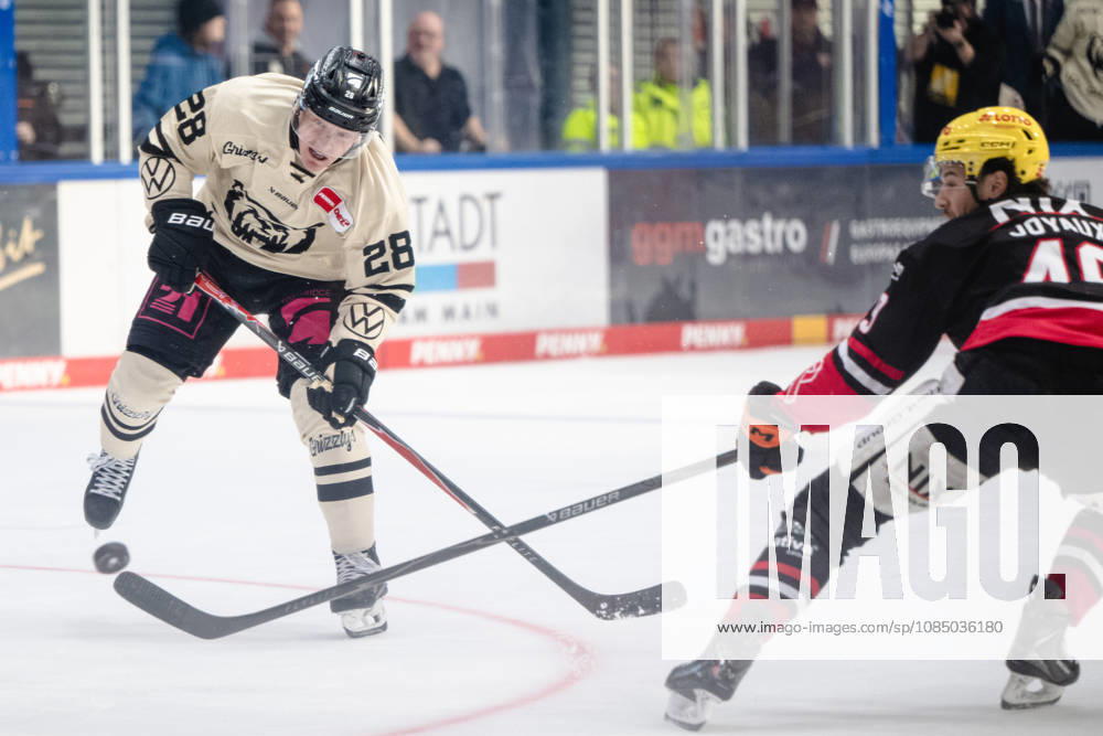 Ross Mauermann, Grizzlys Wolfsburg, 28 GER, Loewen Frankfurt vs. Grizzlys Wolfsburg, Ice Hockey, PENNY DEL, Matchday 12, 2026–2027 Season, October 25, 2026 GER, Loewen Frankfurt vs. Grizzlys Wolfsburg, Ice Hockey, PENNY DEL, Matchday 12, 2026–2027 Season, October 25, 2026 Frankfurt