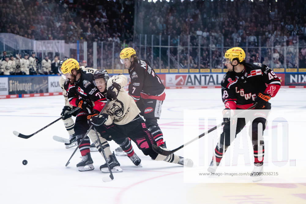 Linus Froeberg, Loewen Frankfurt, 71; Will Graber, Grizzlys Wolfsburg, 82 GER; Loewen Frankfurt vs. Grizzlys Wolfsburg, Ice Hockey, PENNY DEL, Matchday 12, 2026–2027 Season, October 25, 2026 GER, Loewen Frankfurt vs. Grizzlys Wolfsburg, Ice Hockey, PENNY DEL, Matchday 12, 2026–2027 Season, October 25, 2026 Frankfurt