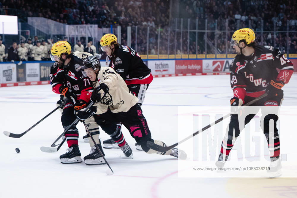 Linus Froeberg, Loewen Frankfurt, 71; Will Graber, Grizzlys Wolfsburg, 82 GER; Loewen Frankfurt vs. Grizzlys Wolfsburg, Ice Hockey, PENNY DEL, Matchday 12, 2026–2027 Season, October 25, 2026 GER, Loewen Frankfurt vs. Grizzlys Wolfsburg, Ice Hockey, PENNY DEL, Matchday 12, 2026–2027 Season, October 25, 2026 Frankfurt