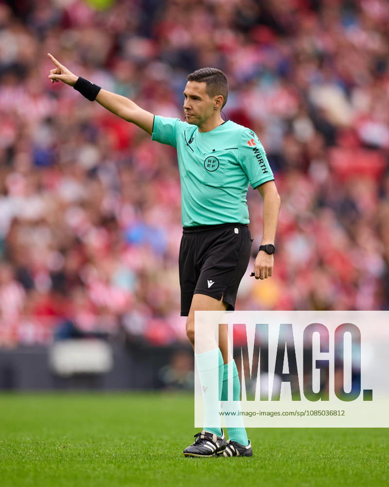 Referee Francisco Jose Hernandez Maeso reacts during the LaLiga EA Sports match between Athletic Club and Getafe CF at San Mames on October 25, 2026, in Bilbao, Spain. Bilbao SPAIN - ZUMAa181 20261025_zaa_a181_009