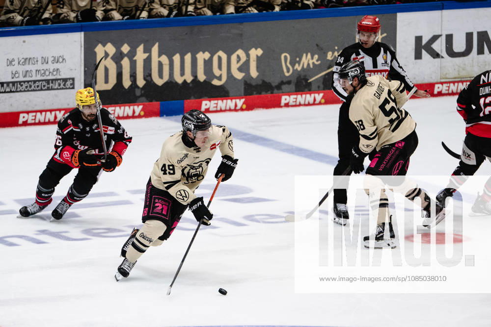 Cameron Brace, Löwen Frankfurt, 86; Bobby Lynch, Grizzlys Wolfsburg, 49 GER; Löwen Frankfurt vs. Grizzlys Wolfsburg, ice hockey, PENNY DEL, Matchday 12, 2026–2027 season, October 25, 2026 GER, Löwen Frankfurt vs. Grizzlys Wolfsburg, Ice Hockey, PENNY DEL, Matchday 12, 2026–2027 Season, October 25, 2026 Frankfurt